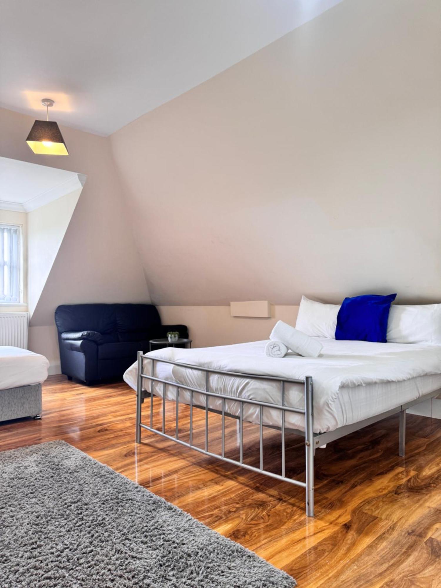 Relaxing Airport Rooms Stanwell Exterior photo