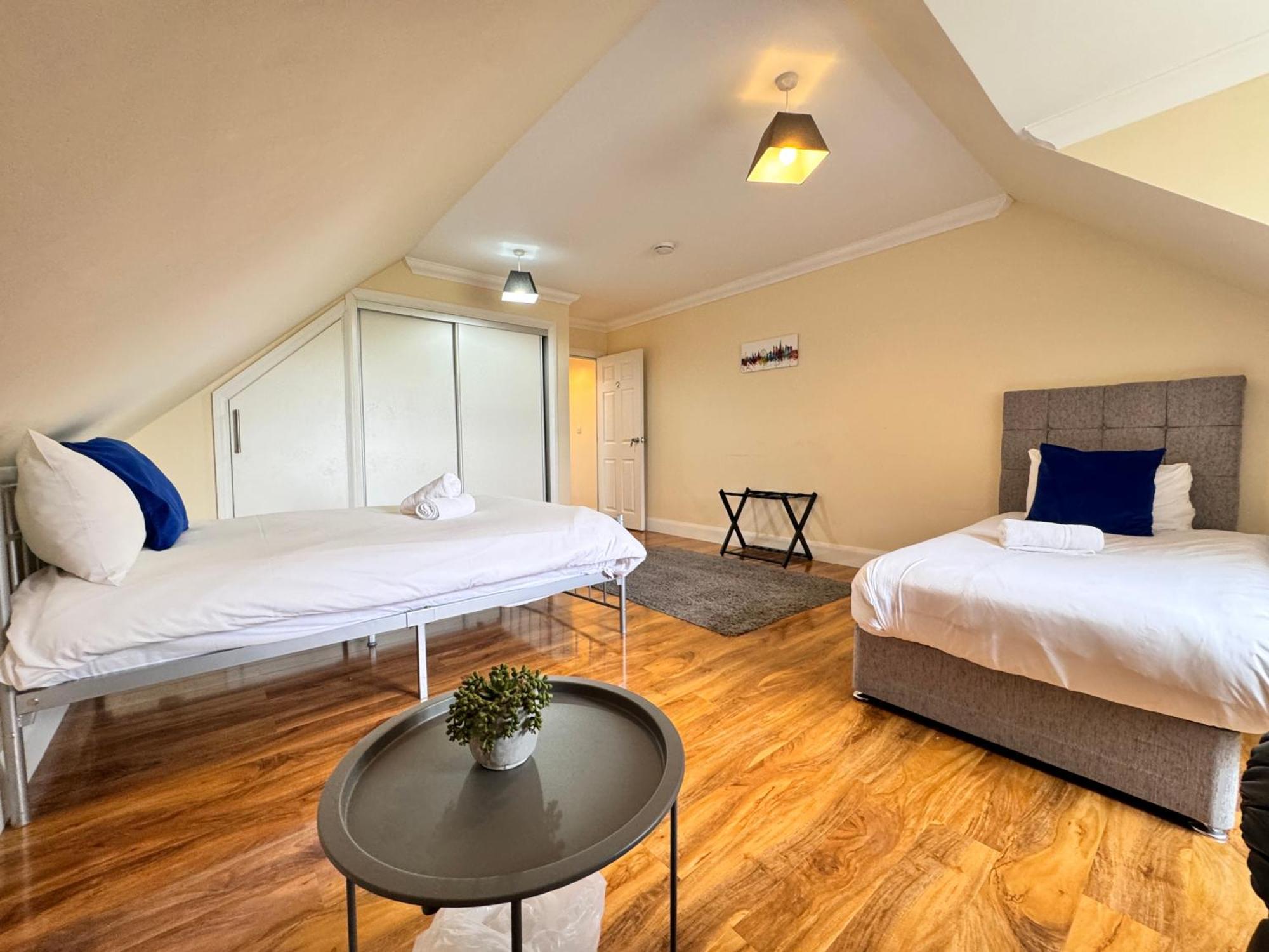 Relaxing Airport Rooms Stanwell Exterior photo