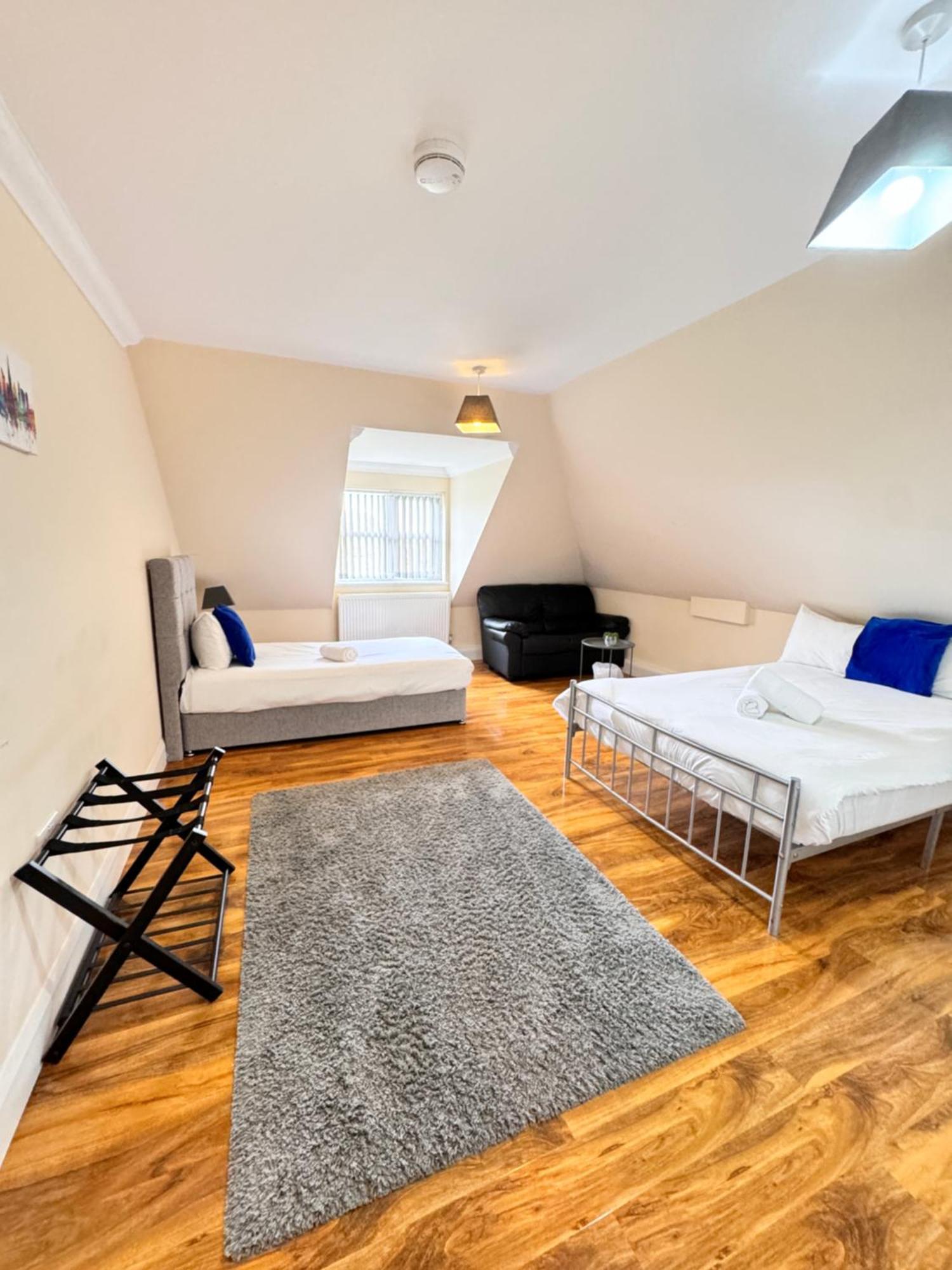 Relaxing Airport Rooms Stanwell Exterior photo