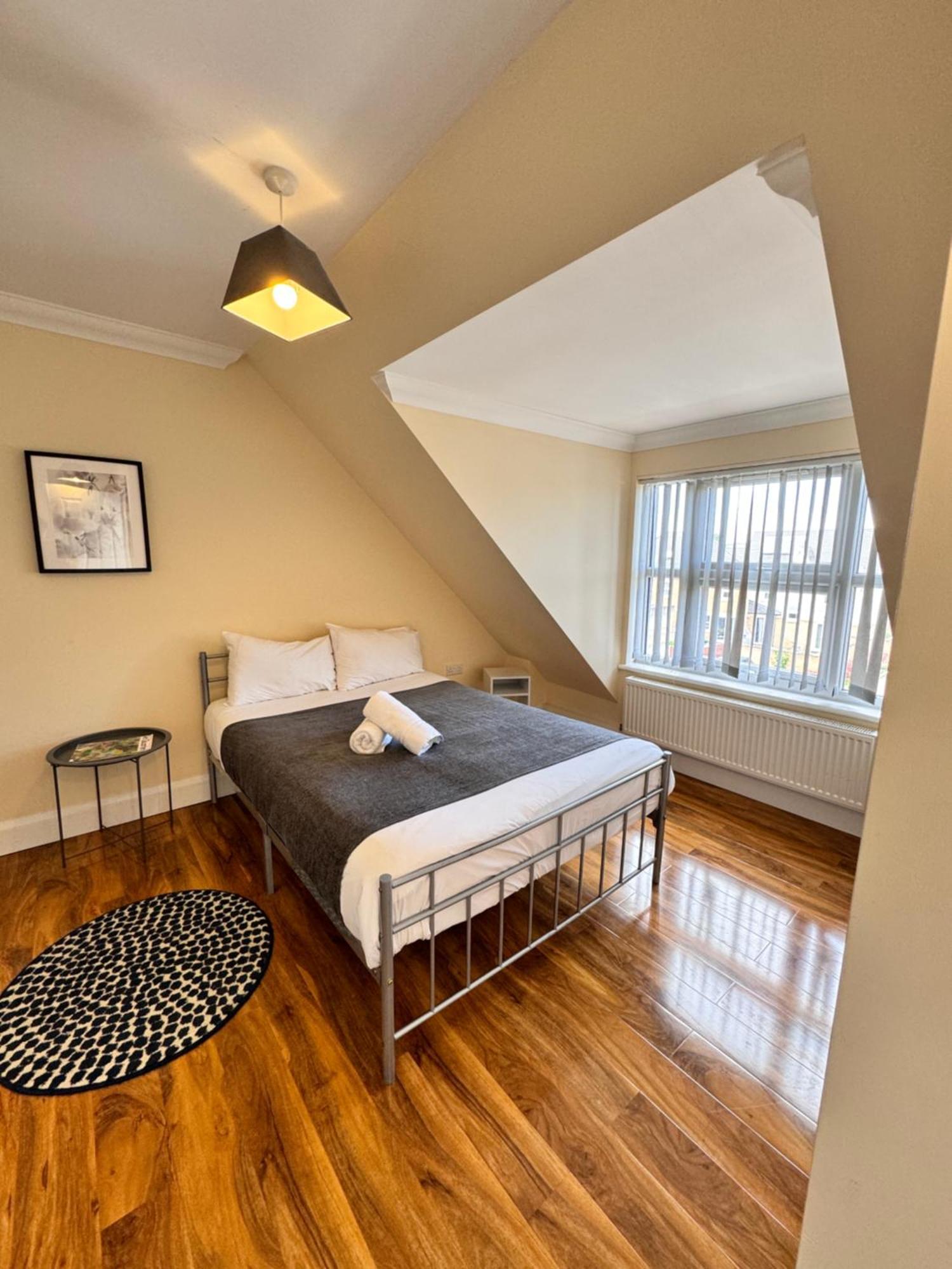 Relaxing Airport Rooms Stanwell Exterior photo
