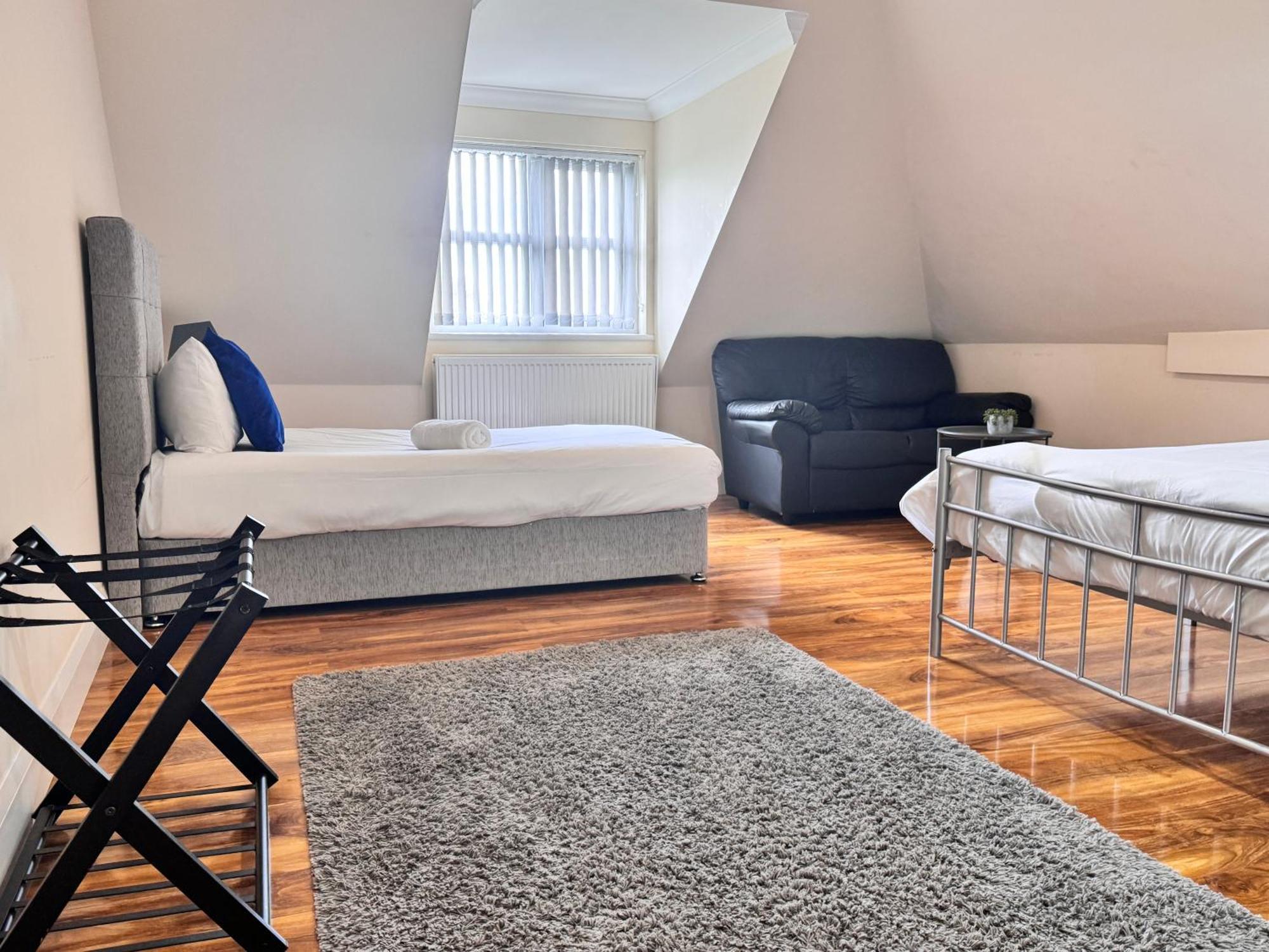 Relaxing Airport Rooms Stanwell Exterior photo